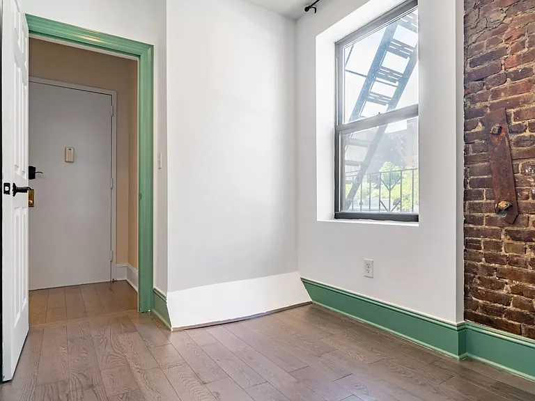 345 E 21st St #1 — Photo 6
