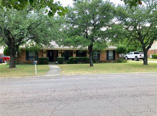 1104 Berkley Dr, Cleburne, TX 76033