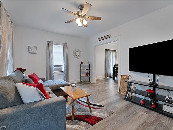 4th image of 273 Maplewood Ave