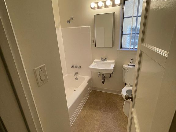 5th image of 308 N Louise St #5