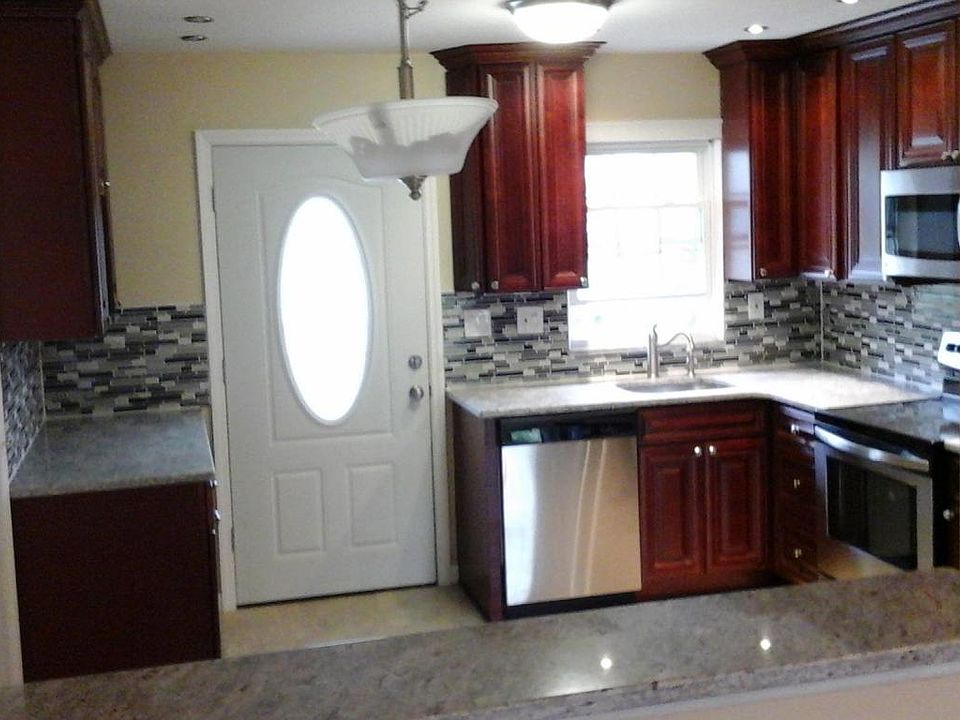 1st image of 557B Sheffield Ct #100B