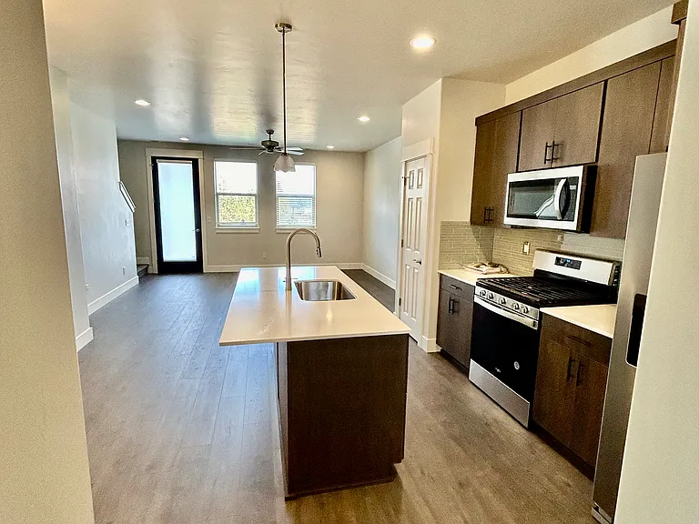 20494 NE Empire Ave — Photo 8