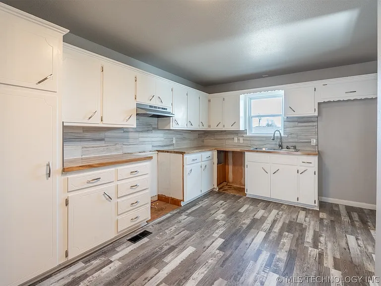 2150 S 80th East Ave — Photo 17