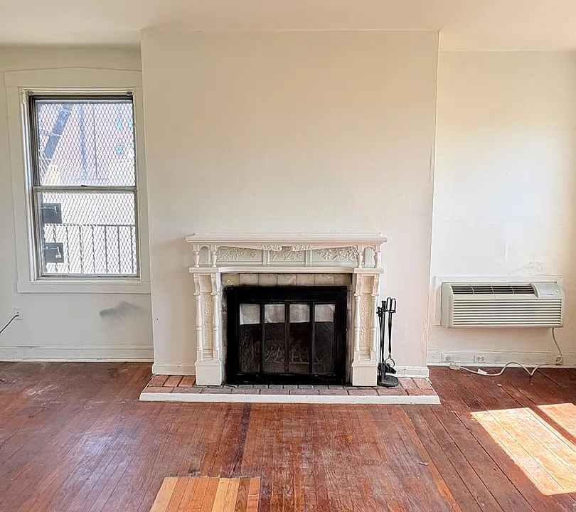 214 W. Monument St