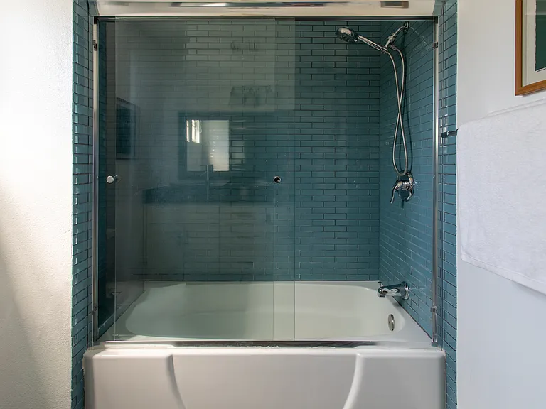7439 Leescott Ave — Photo 14