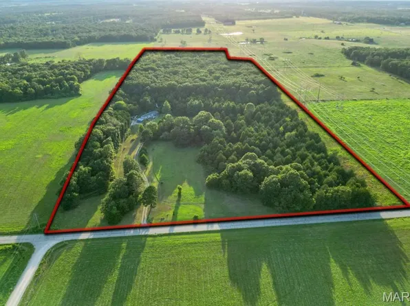 17499 Ostrich Dr, Lebanon, MO 65536