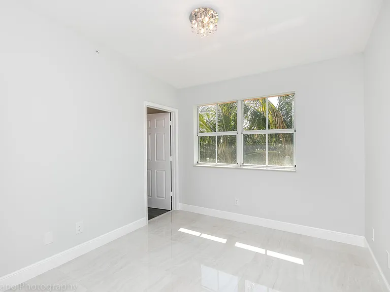 3rd bedroom. on 3rd Fl fits queen size bed