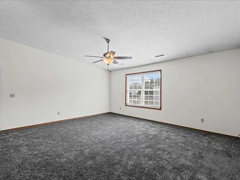 108 Oak Creek Plaza — Photo 47