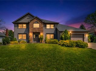 3811 Vincent Dr, Seven Hills, OH 44131