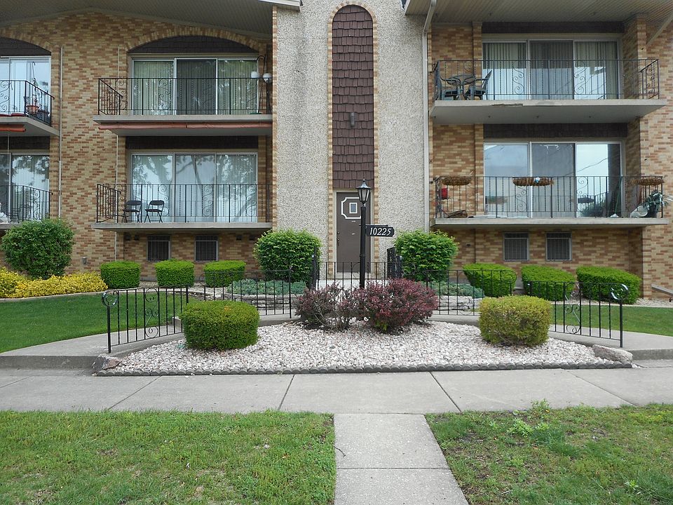 1st image of 10225 S Komensky Ave APT 1G