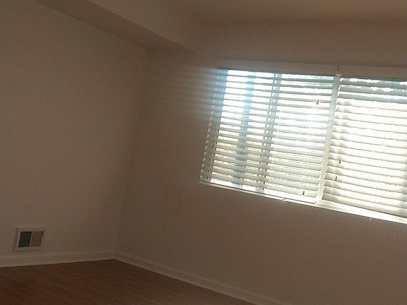 5th image of 919 Hylan Blvd