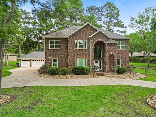 300 Broadmoor Drive, Huntsville, TX 77340