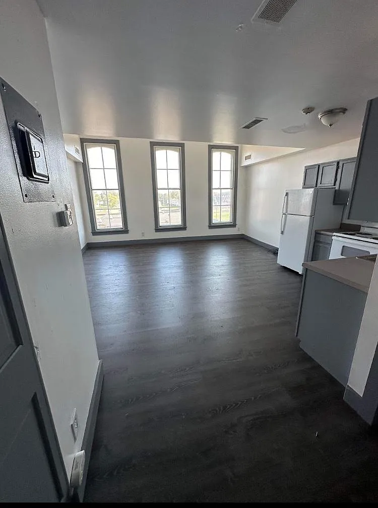 131 Central Ave — Photo 2