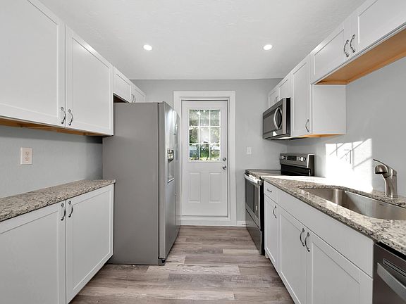 4th image of 3126 Vesper Ave