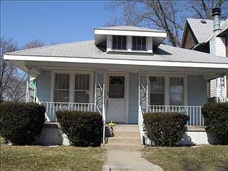 1st image of 821 E Bowman St
