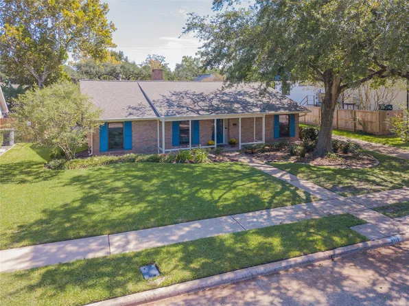 8919 Manhattan Dr, Houston, TX 77096
