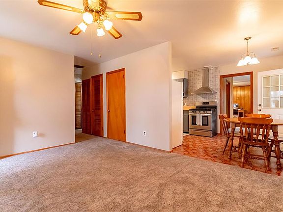 5th image of 232 Longfellow Dr