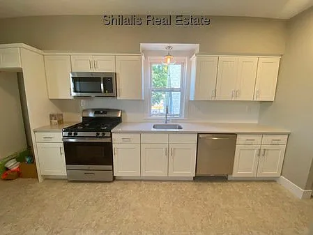 4 bed, 1.0 bath, 1500 sqft, $4,500 — Photo 3