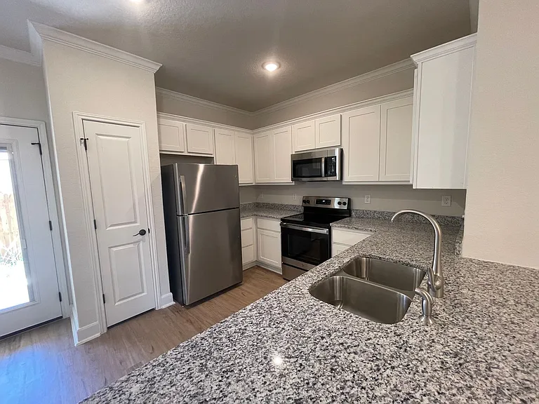 10334 Lynwood Br #102 — Photo 5