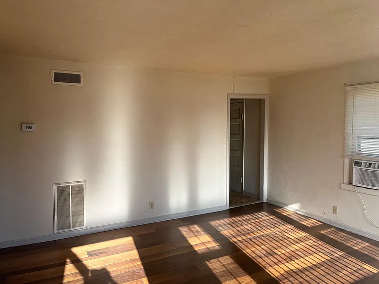713 E 3rd St — Photo 5