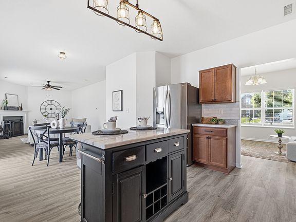 2nd image of 1593 Woodside Cir