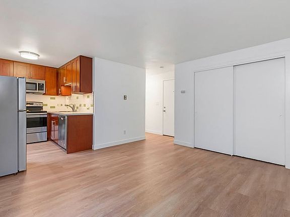 4th image of 411 Harvard Ave E APT 203