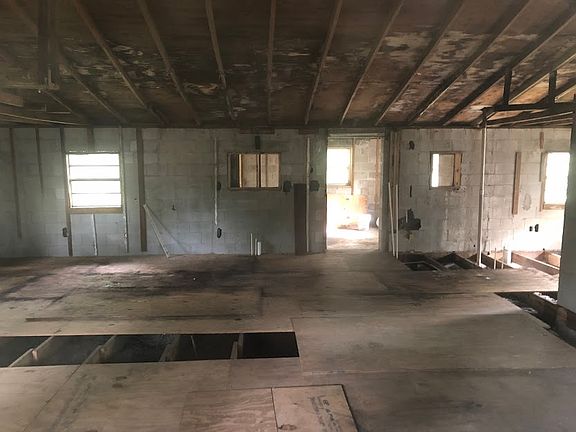 4th image of 1048 Ennison Ave