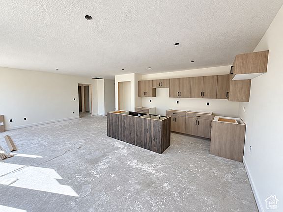 4th image of 1068 N Summit View Dr W