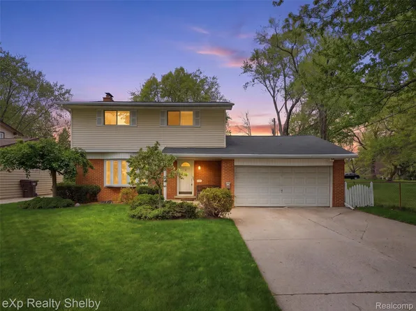 40753 Irval Dr, Sterling Heights, MI 48313