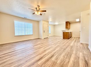434 E Alameda St APT 204, Manteca, CA 95336