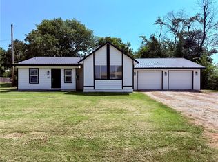 802 2nd Ave SE, Gravette, AR 72736