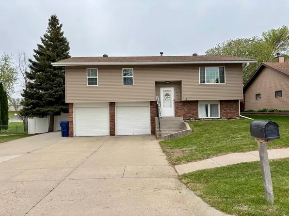 1903 College View Dr, Norfolk, NE 68701