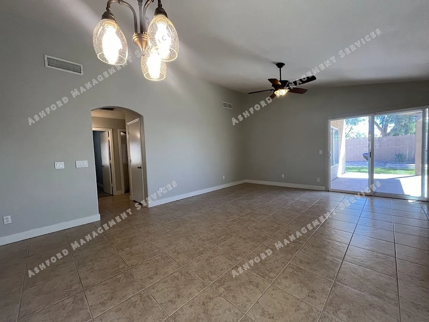 Beautiful 3 Bedroom 2 Bathroom Home In Peoria — Photo 4