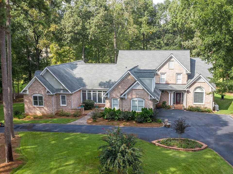1st image of 109 Blue Heron Dr