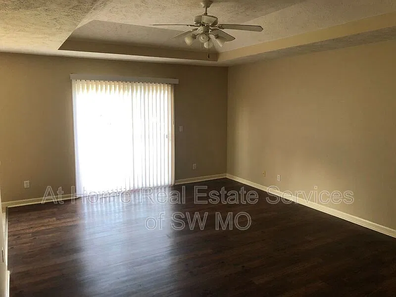 2 bed, 2.0 bath, 1231 sqft, $1,130 — Photo 2
