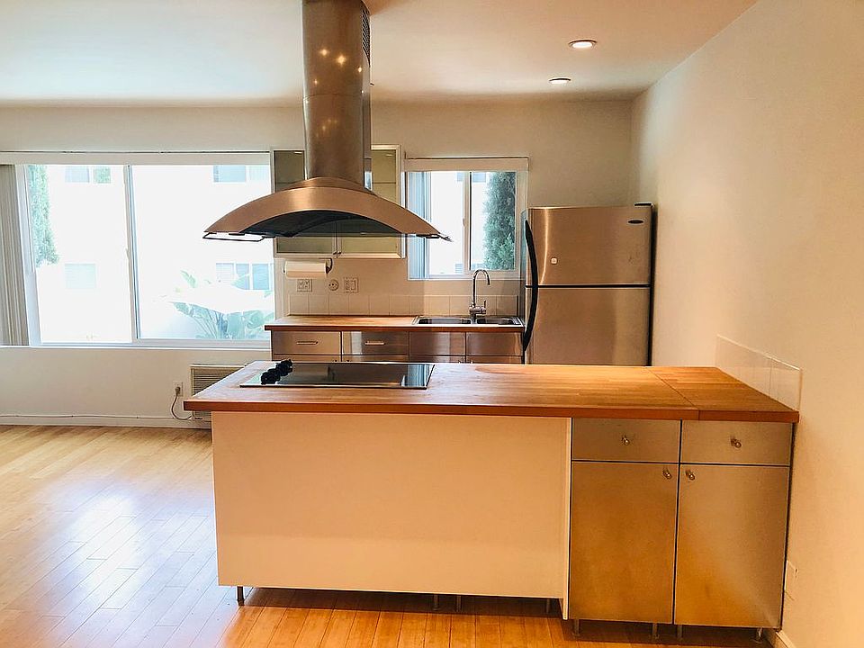 1st image of 968 Larrabee St APT 112