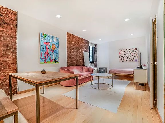 3rd image of 720 Greenwich St APT 3M