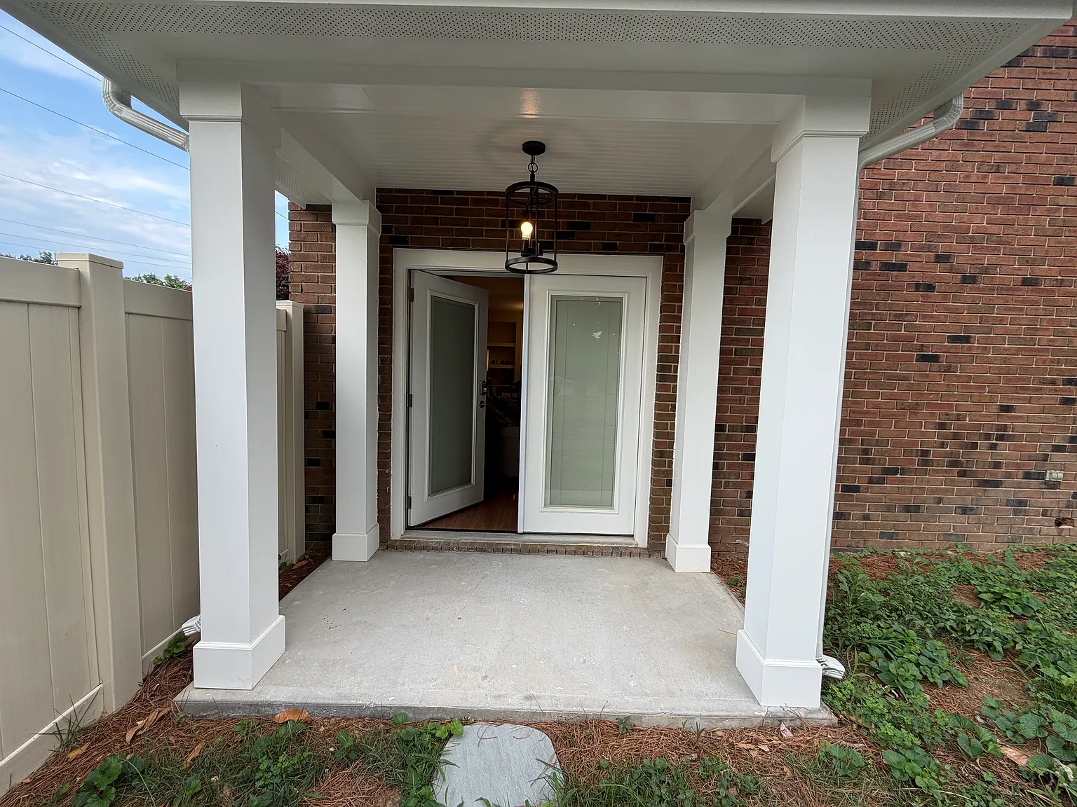 2 bed, 1300 sqft, $2,400 — Photo 4