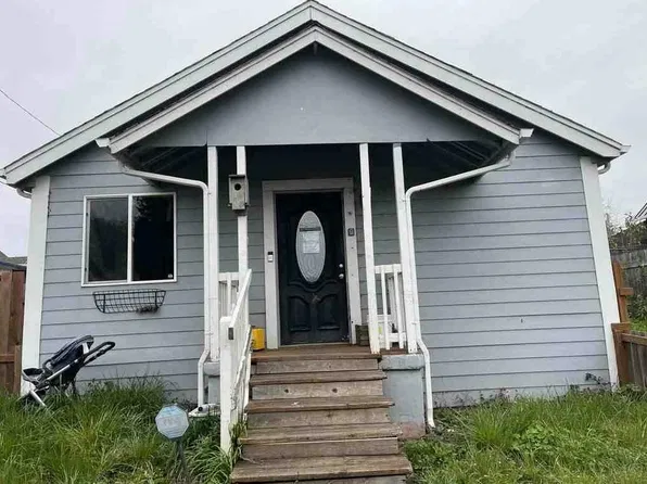 460 E 7th St, Coquille, OR 97423