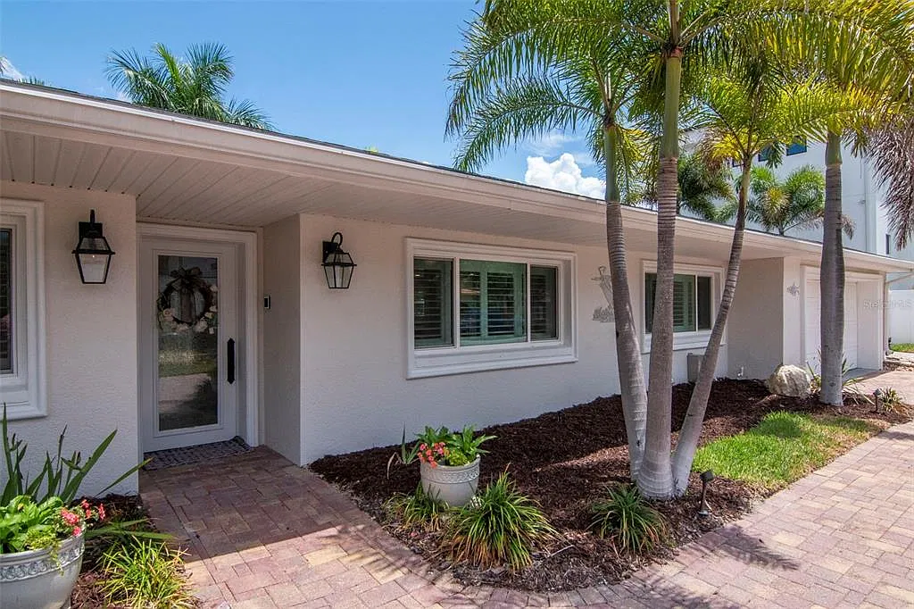4 bed, 3.0 bath, 2162 sqft, $9,000 — Photo 1