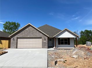 1031 Riverside Dr, Centerton, AR 72713