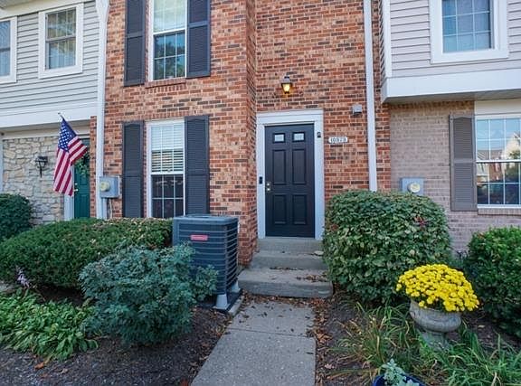 2nd image of 10873 Lakehurst Ct