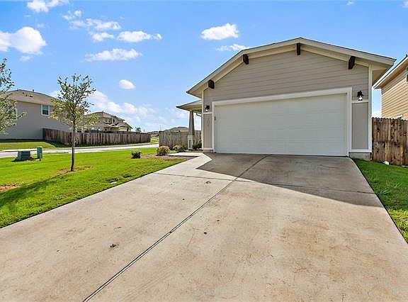 4th image of 204 Eagle Brook Ln