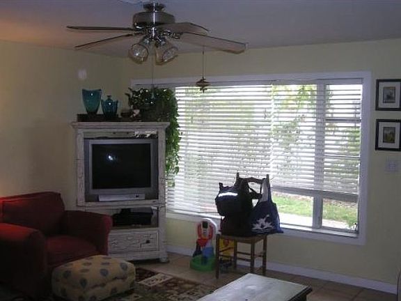 5th image of 4321 NE 12th Ave