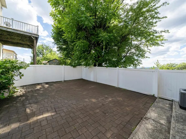 187 Zabriskie Street image 10 of 11