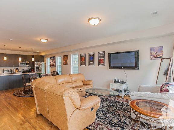 5th image of 3114 N Southport Ave #2R