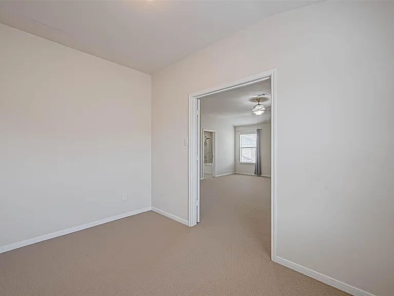 502 Mornington Ln — Photo 38