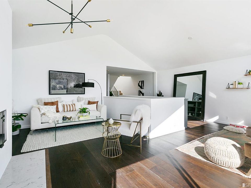 1st image of 216 Roosevelt Way