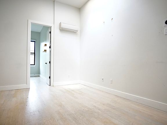 3rd image of 781 Hart St #3A