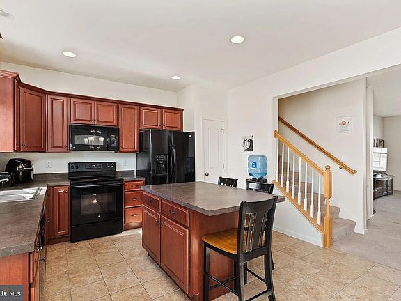 3rd image of 4 Jay Cir